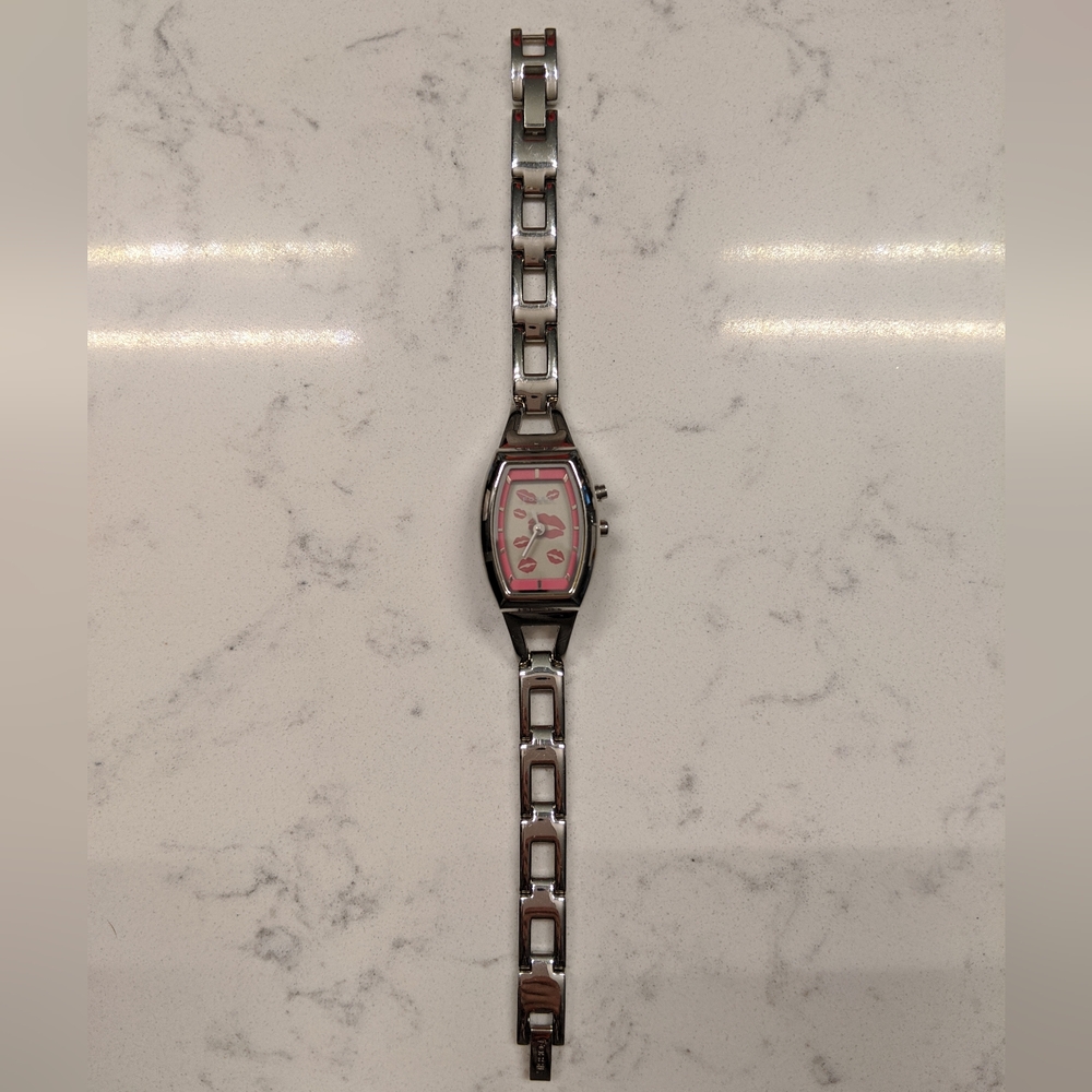 Fossil Big Tic ES-9738 Pink Lips Wrist Watch w/ Adjustable Stainless Steel Band